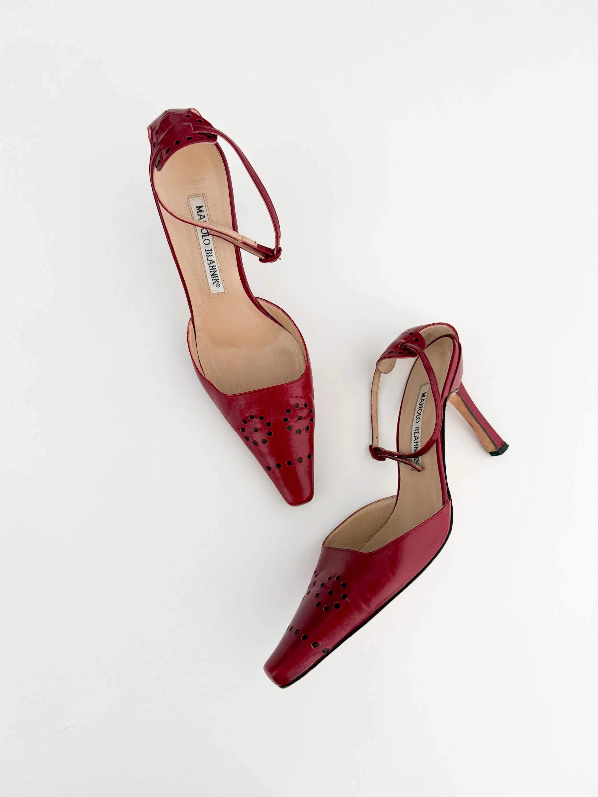 Manolo Blahnik Grey Leather Cutout Heels (IT 36) — sororité.